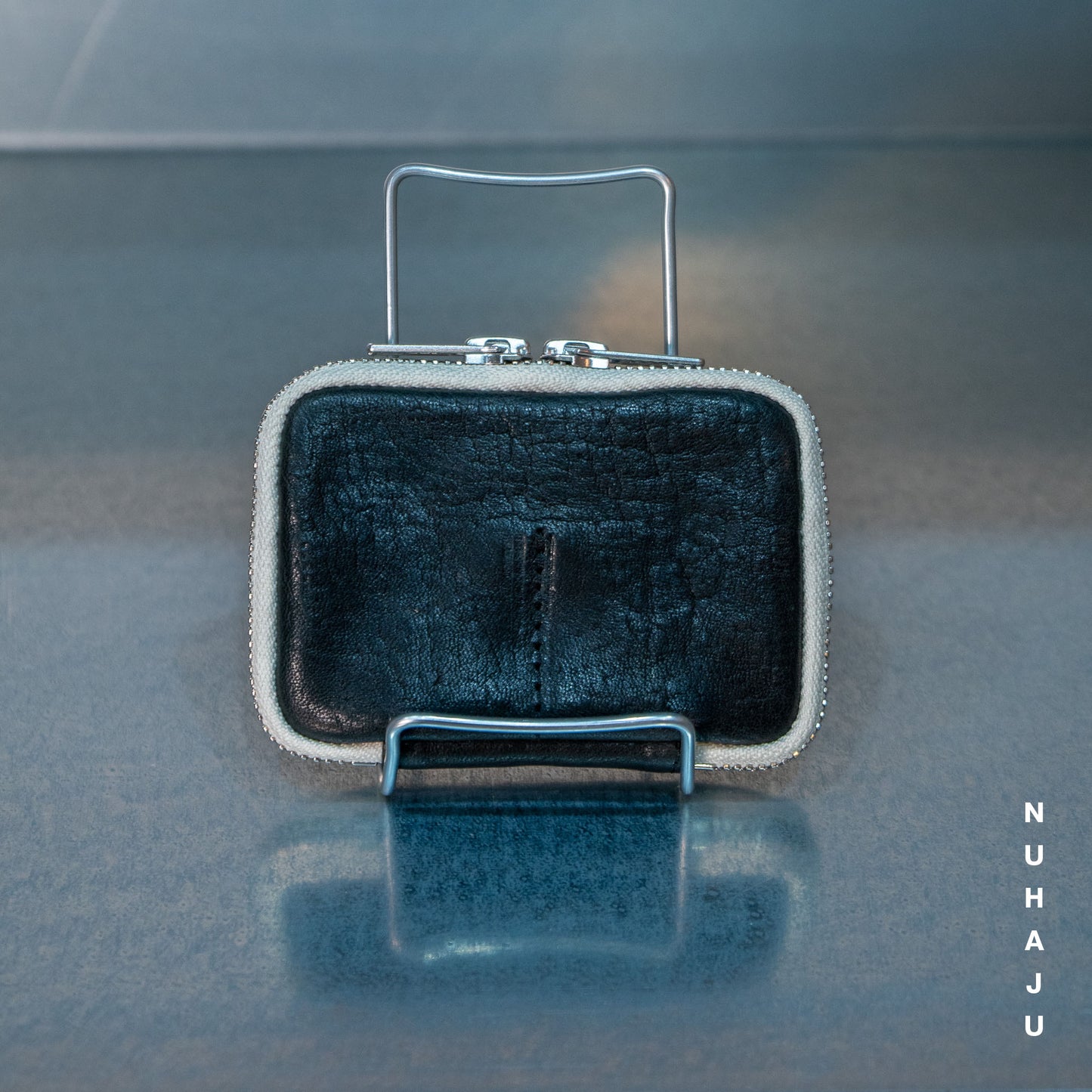 zip around pouch mini (black)